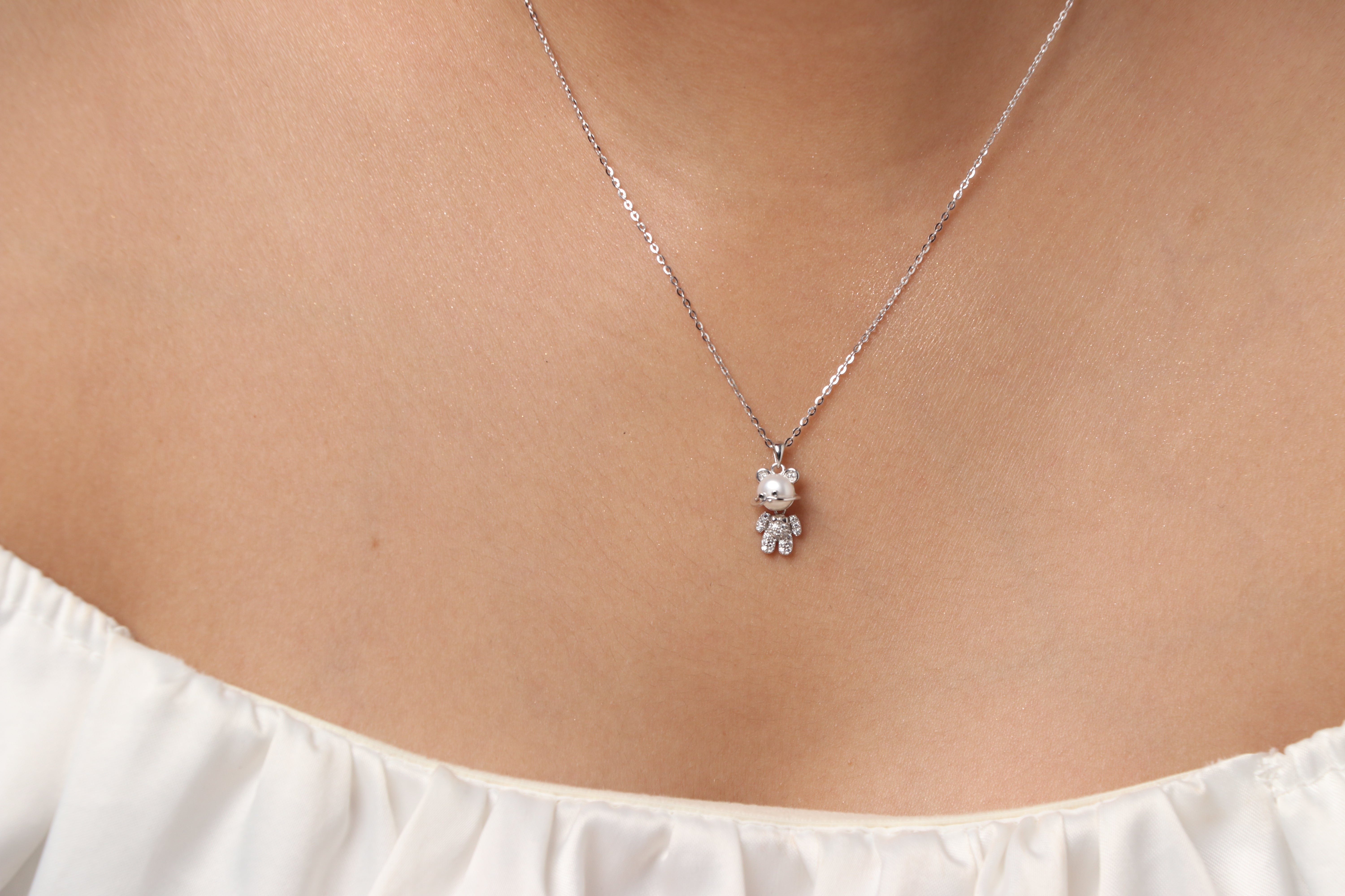 PEARLY TEDDY NECKLACE