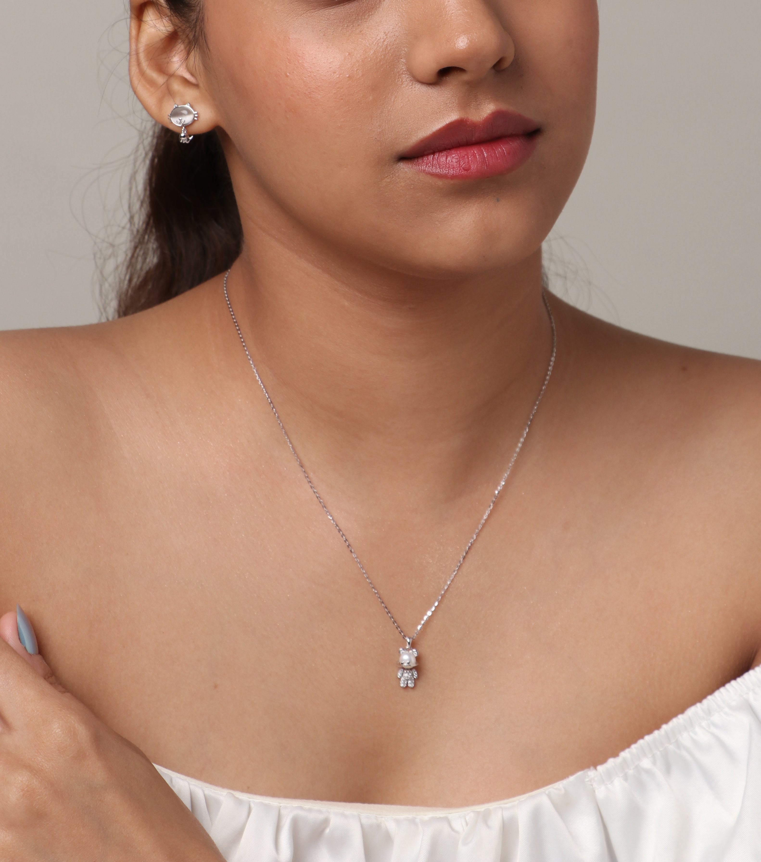 PEARLY TEDDY NECKLACE