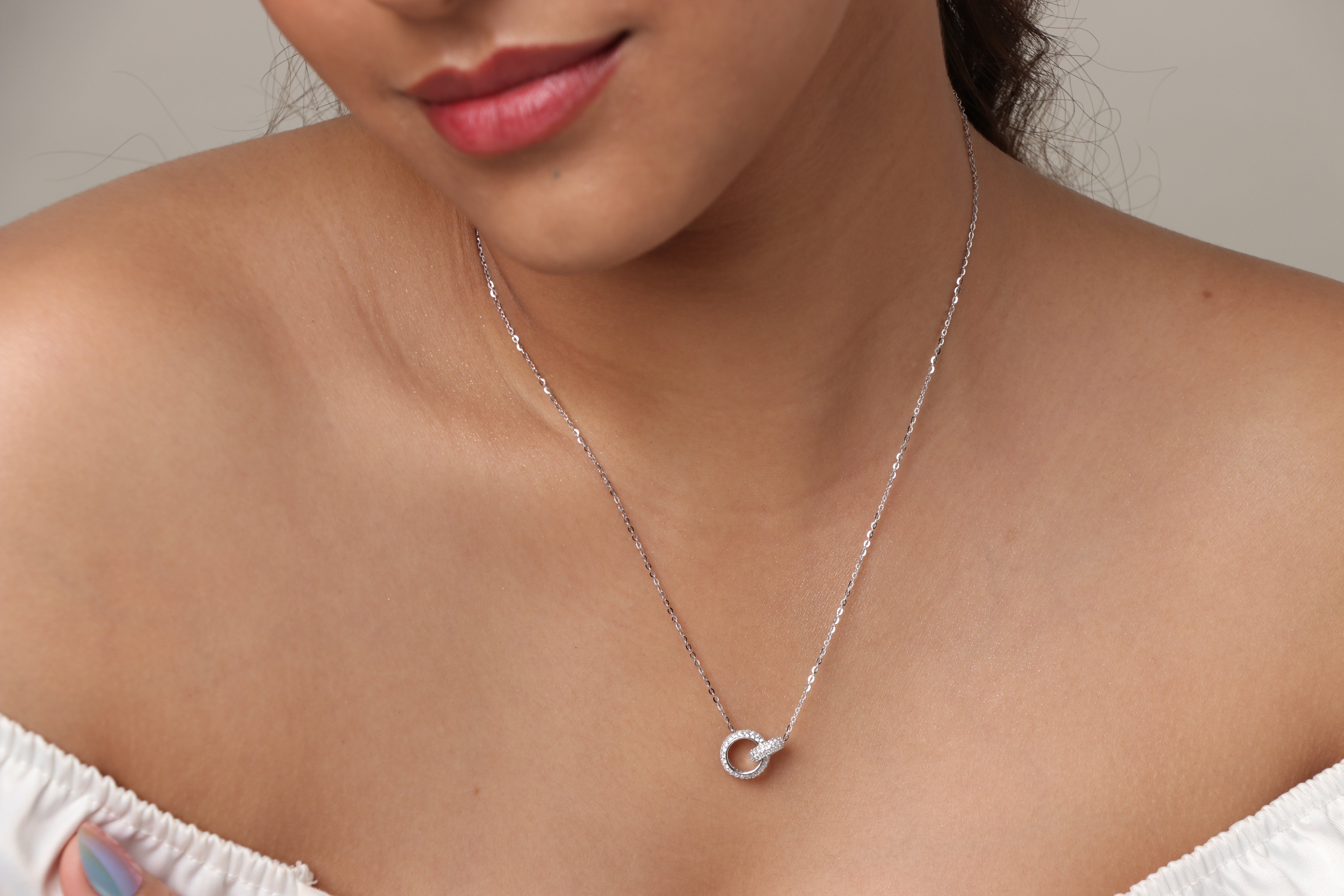 QUEEN'S HALO NECKLACE